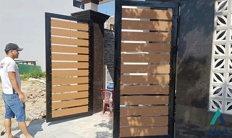 mẫu cổng gỗ ngoài trời từ nhựa